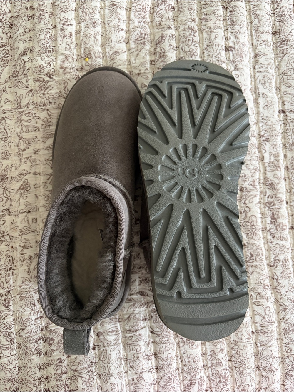 UGG classic ultra mini boots - Picture 3 of 5